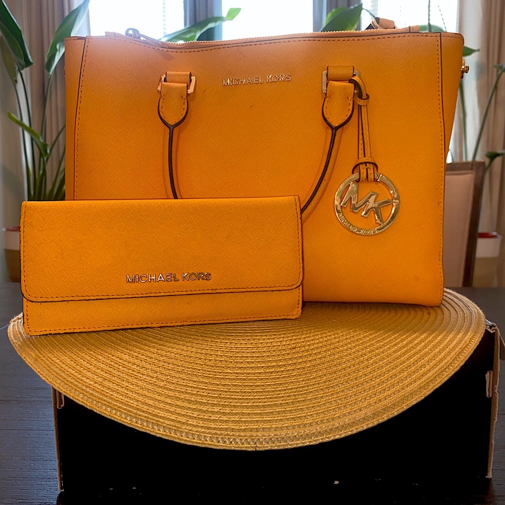 Michael Kors - Sutton Saffiano Medium Satchel and matching wallet